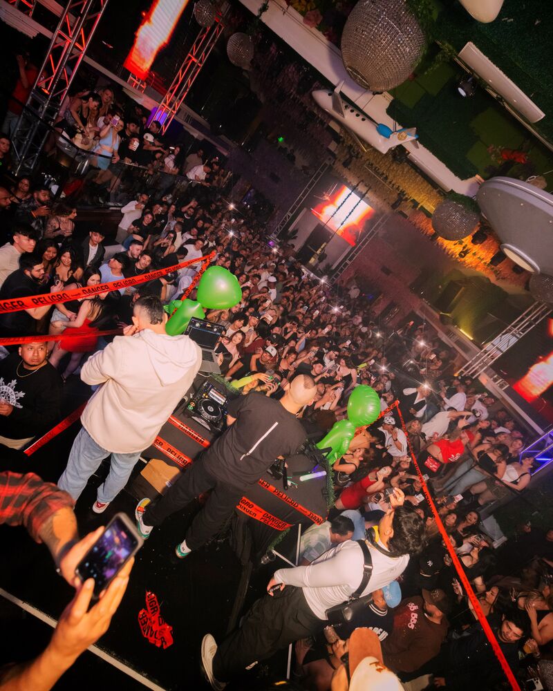 Neon party
