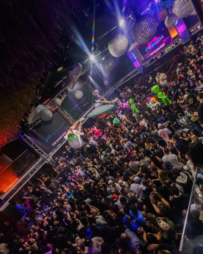 Neon party
